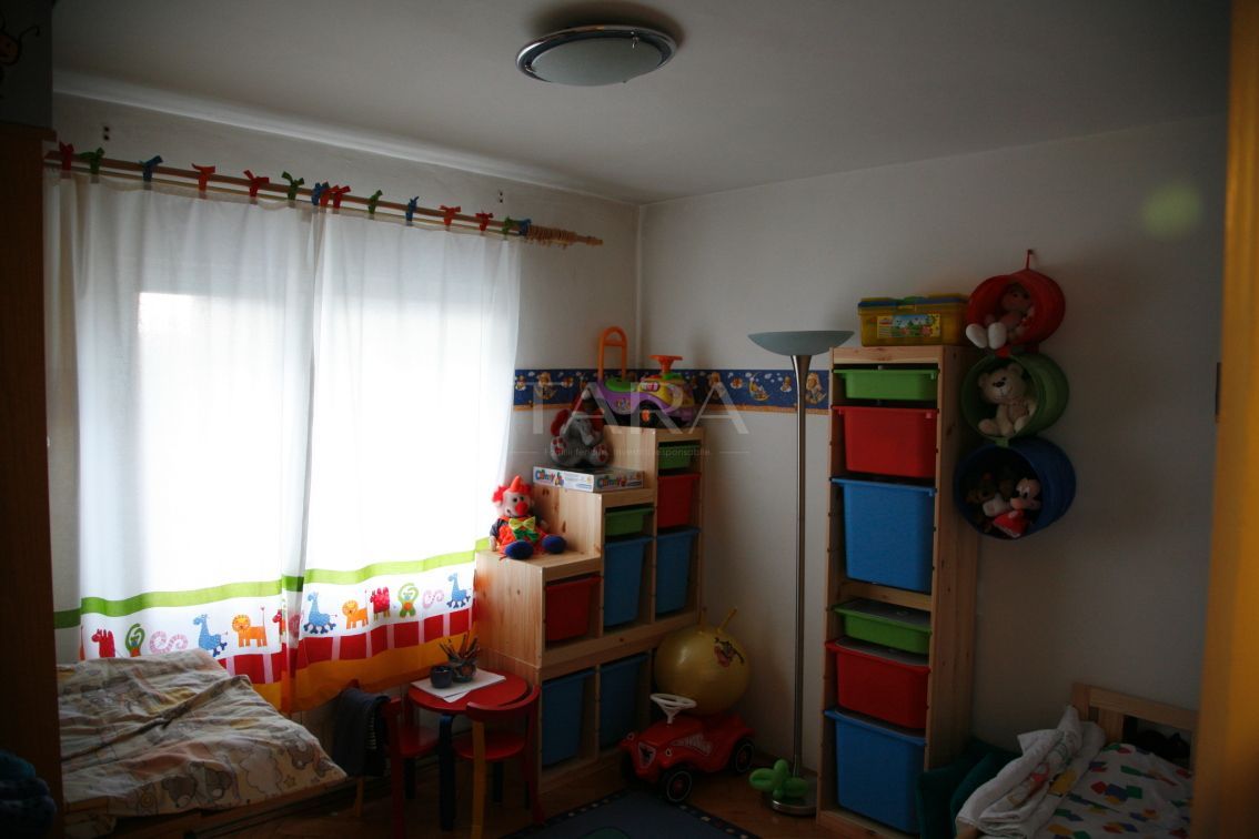 Apartament cu 4 camere, 82 mp, 2 băi și 2 balcoane, zona Câmpului. - Poză 10