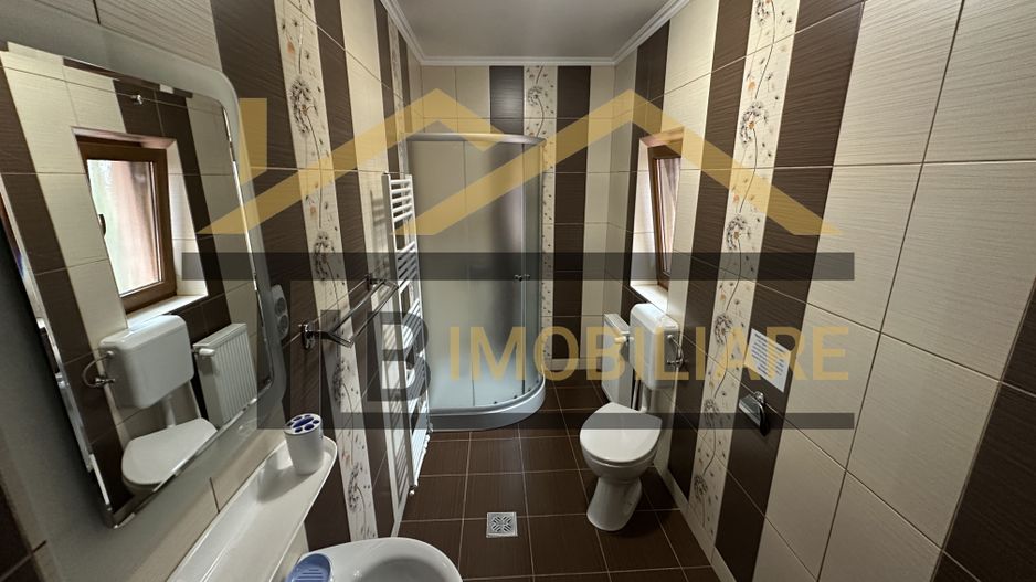 Vila cu 8 camere de vanzare, teren 1580mp, Zona Praid - Poză 17