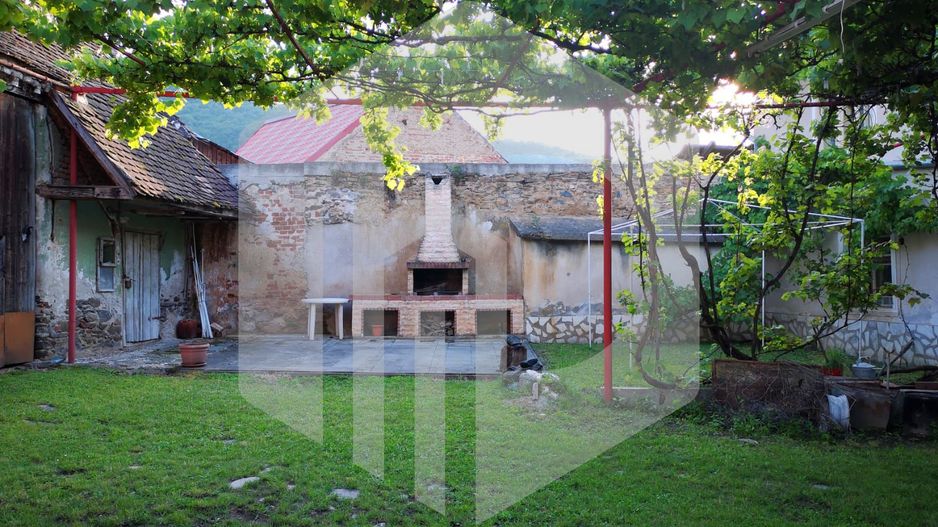 Casa de 150mp / cu spatiu comercial la parter / Sadu - Poză 5