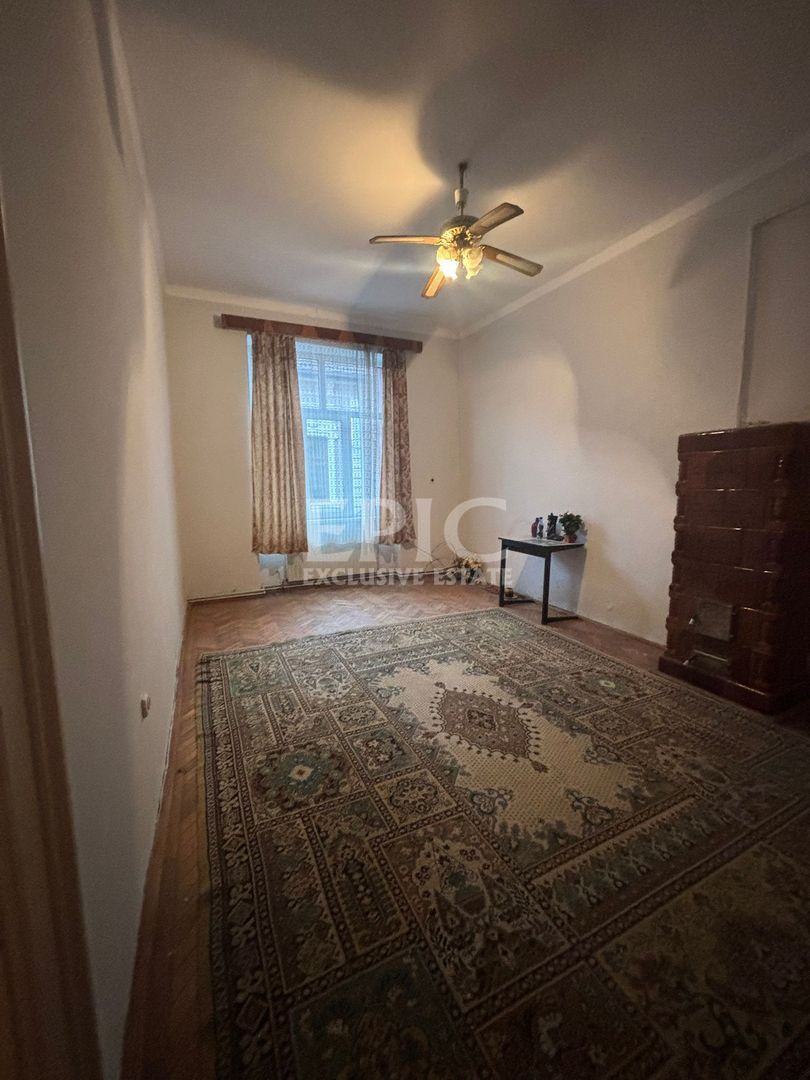 Casa de vanzare in centru orasului - Poză 1