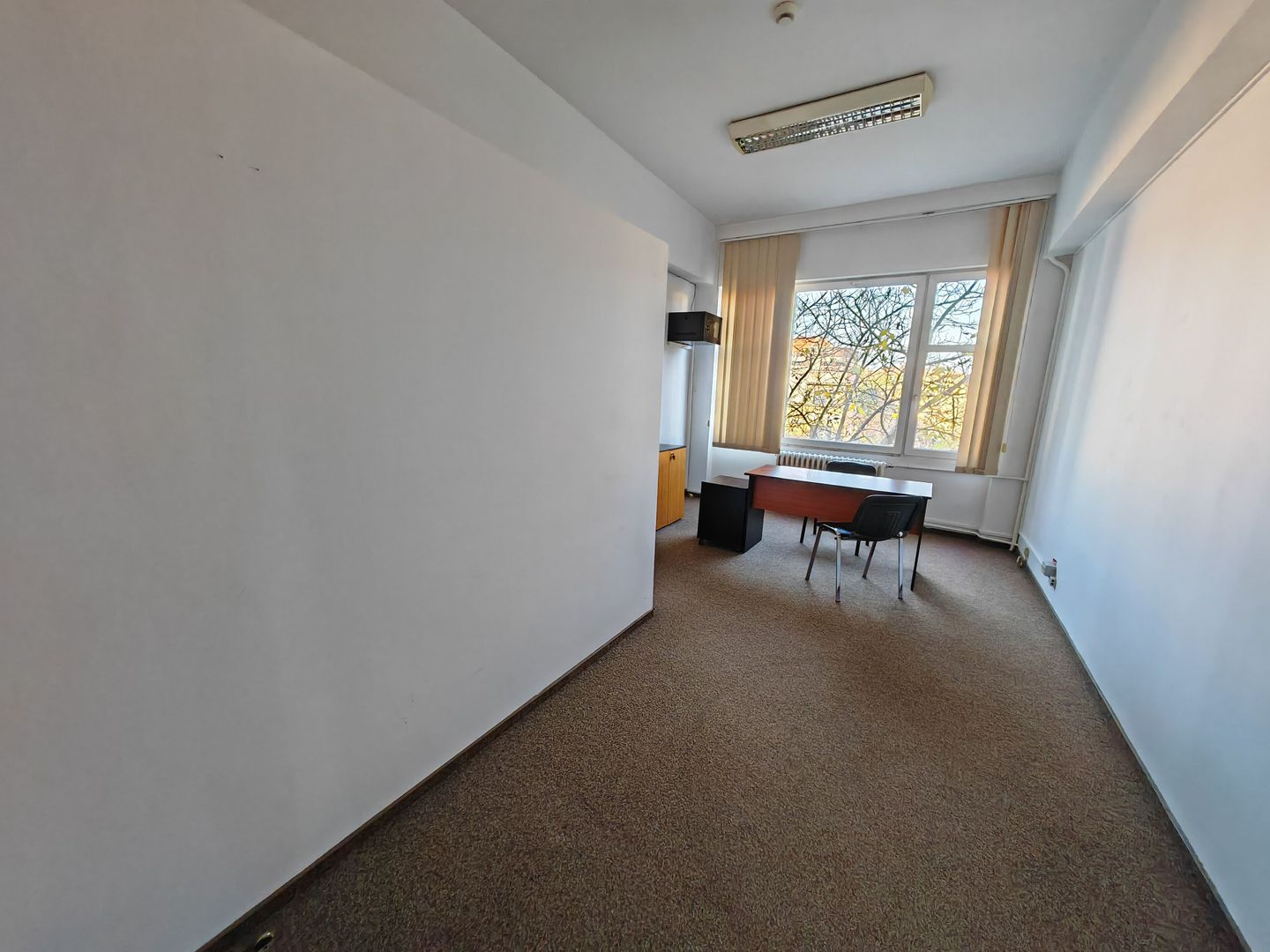 Birouri spatioase in cladire de birouri - Poză 11