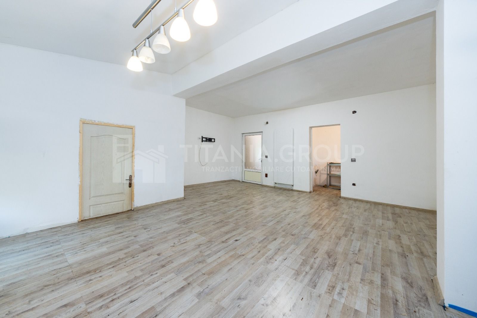Casă cu teren 2.200 mp și deschidere la DN13 | Zonă mixtă | Brașov, Stupini - Poză 3