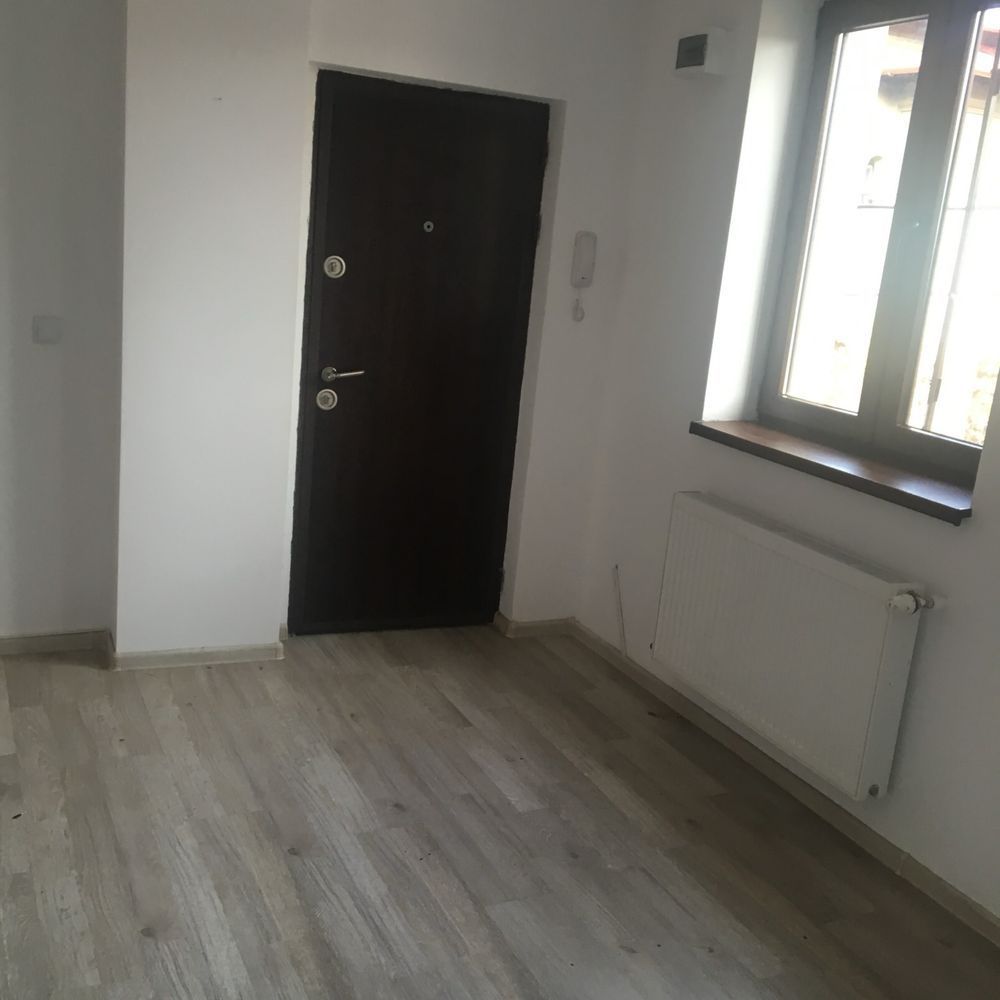 Închiriez apartament 3 camere nemobilat, Unirii, destinat birouri - Poză 1
