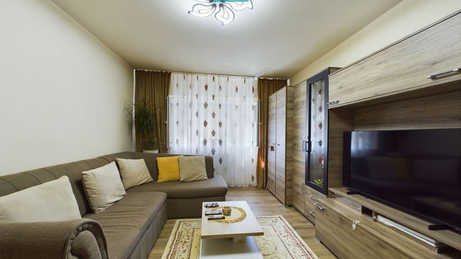 Apartament cu 3 camere în Alfa - Poză 2