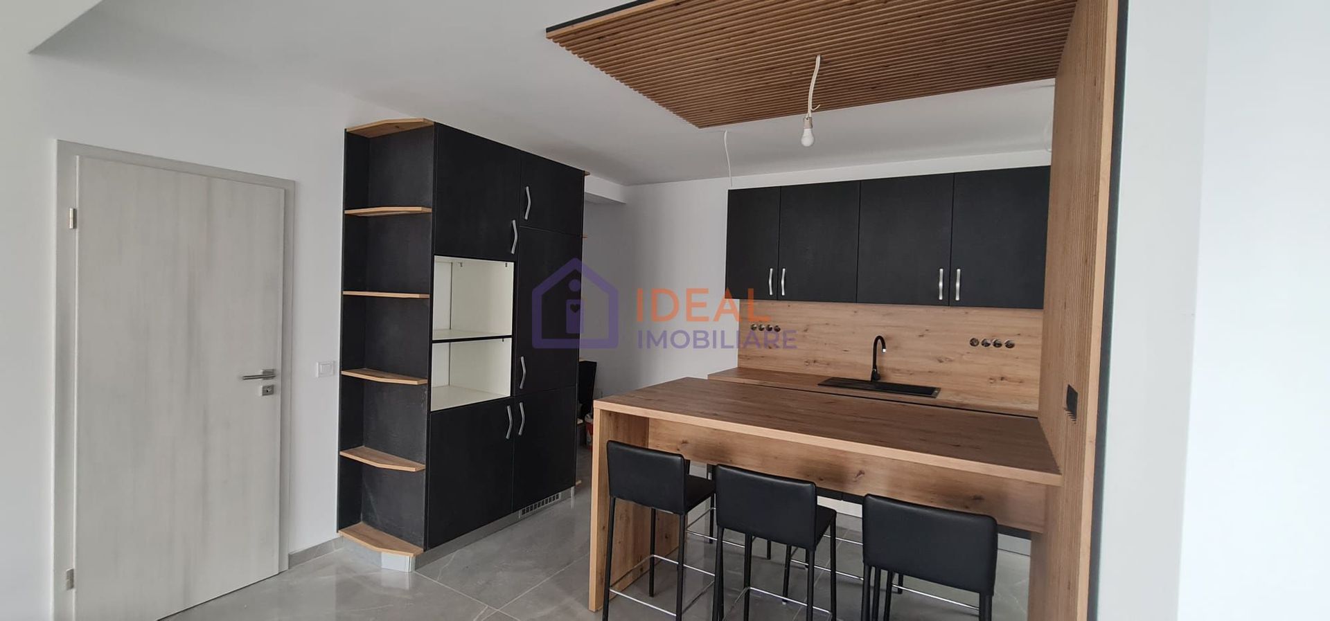 Casa tip quadruplex cu 4 camere in Calea Cisnadiei, zona Casa de Apa - Poză 1