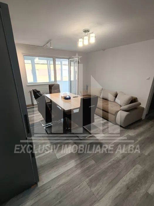 Apartament cu 3 camere decomandate, Cetate - Poză 1