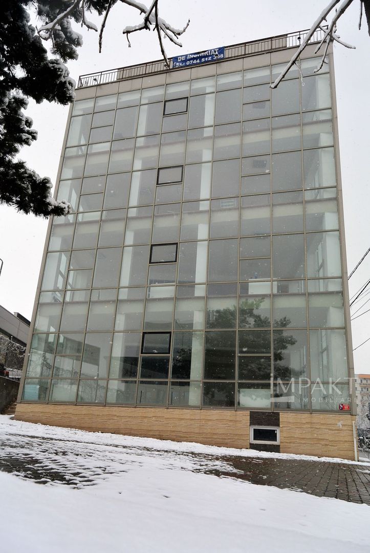 Cladire de birouri cu  spatii vitrate generoase in Zorilor. - Poză 1