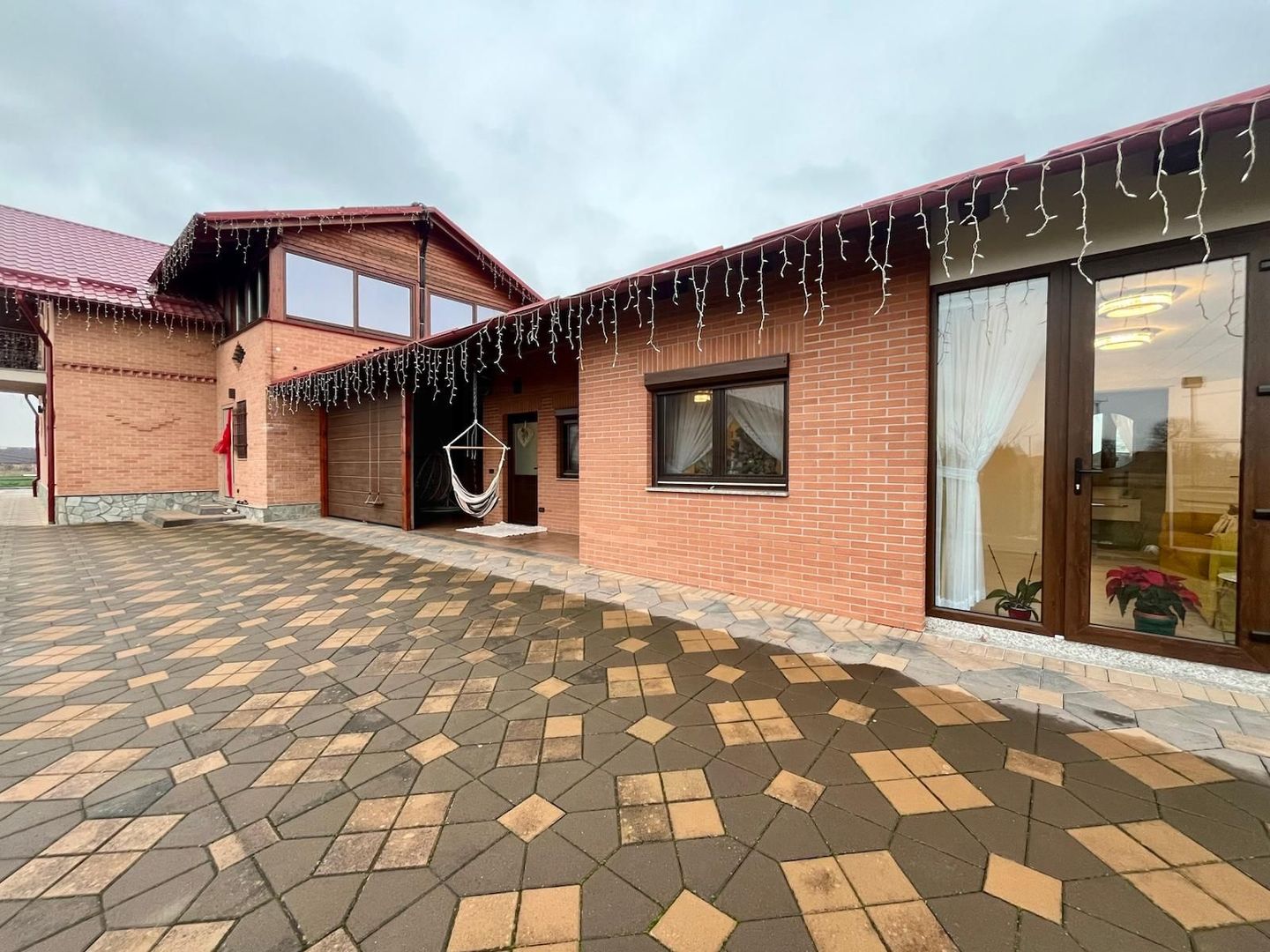 CASA COMPLET UTILATA SI MOBILATA MODERN CU GRADINA | 1100 MP |MARGINEA - Poză 47