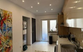 Închiriez apartament 3 camere, Unirii, 2 terase, centrală proprie