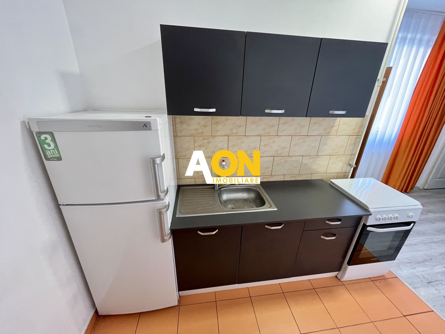 Apartament cu 1 Cameră, Etaj 1, Zona Piață - Poză 5