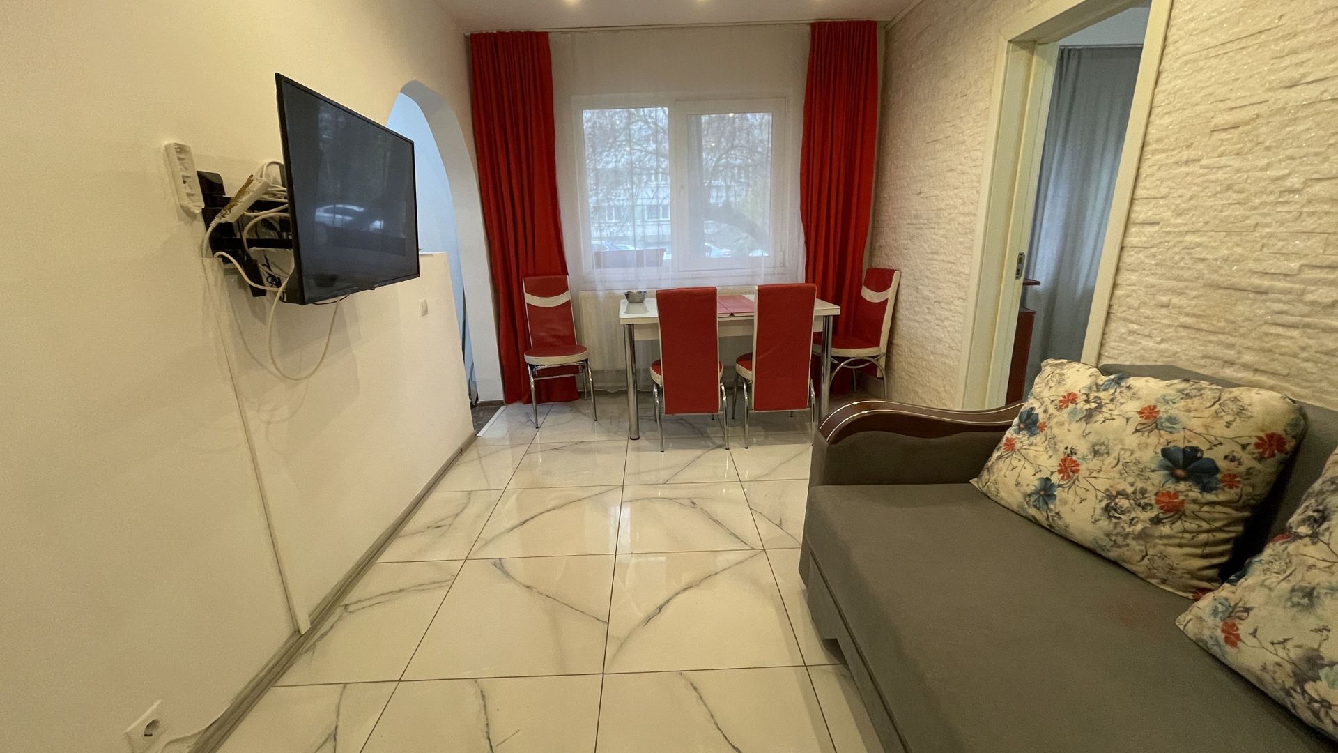 Apartament cu doua camere in zona Gh.Lazar - Poză 1