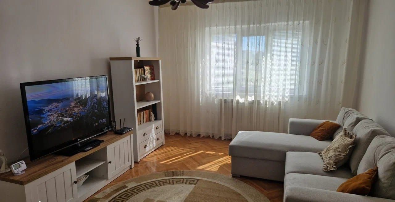 De inchiriat apartament cu 2 camere, Mazepa 1 etaj 3, 450 euro - Poză 1