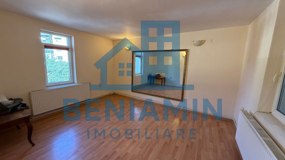 Birou / Apartament de închiriat la casa in centru Gradina Botanica - Poză 2