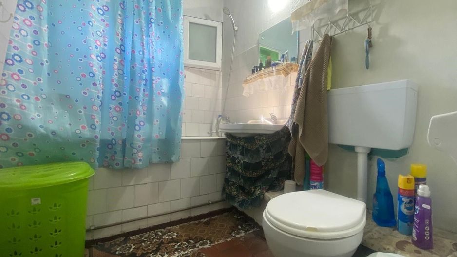 Vanzare apartament cu 3 camere , decomandat in Targoviste- Micro 12 - Poză 8