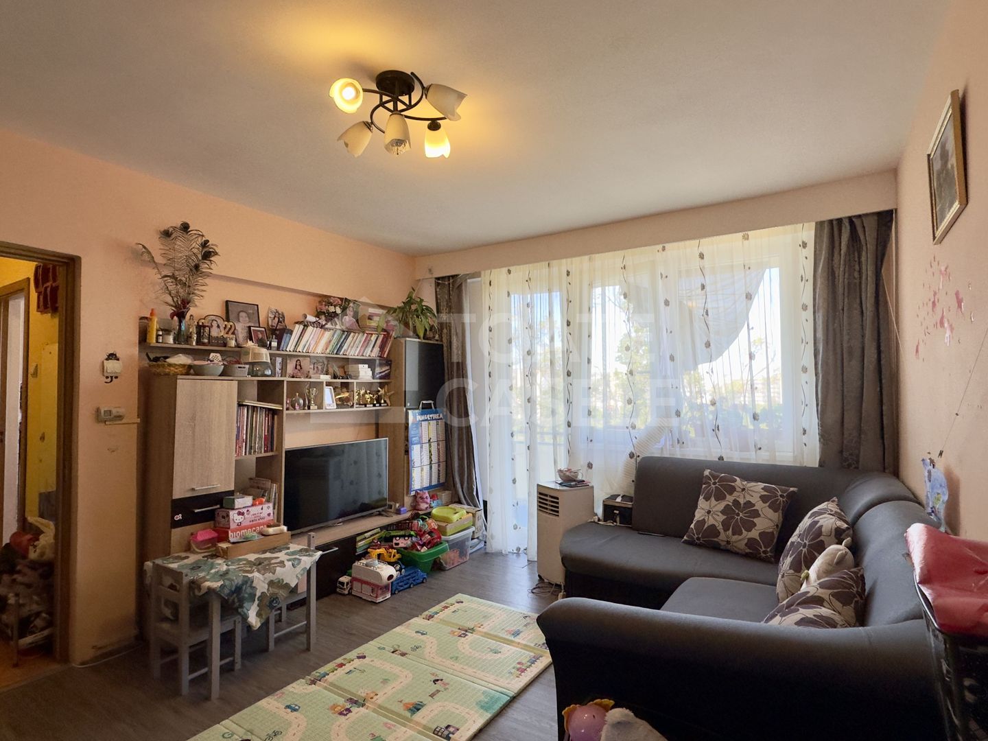 Apartament cu 2 camere, etaj intermediar, zona Mercur - Poză 2