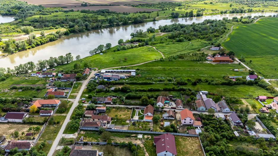 Teren intravilan Mândruloc - Poză 3