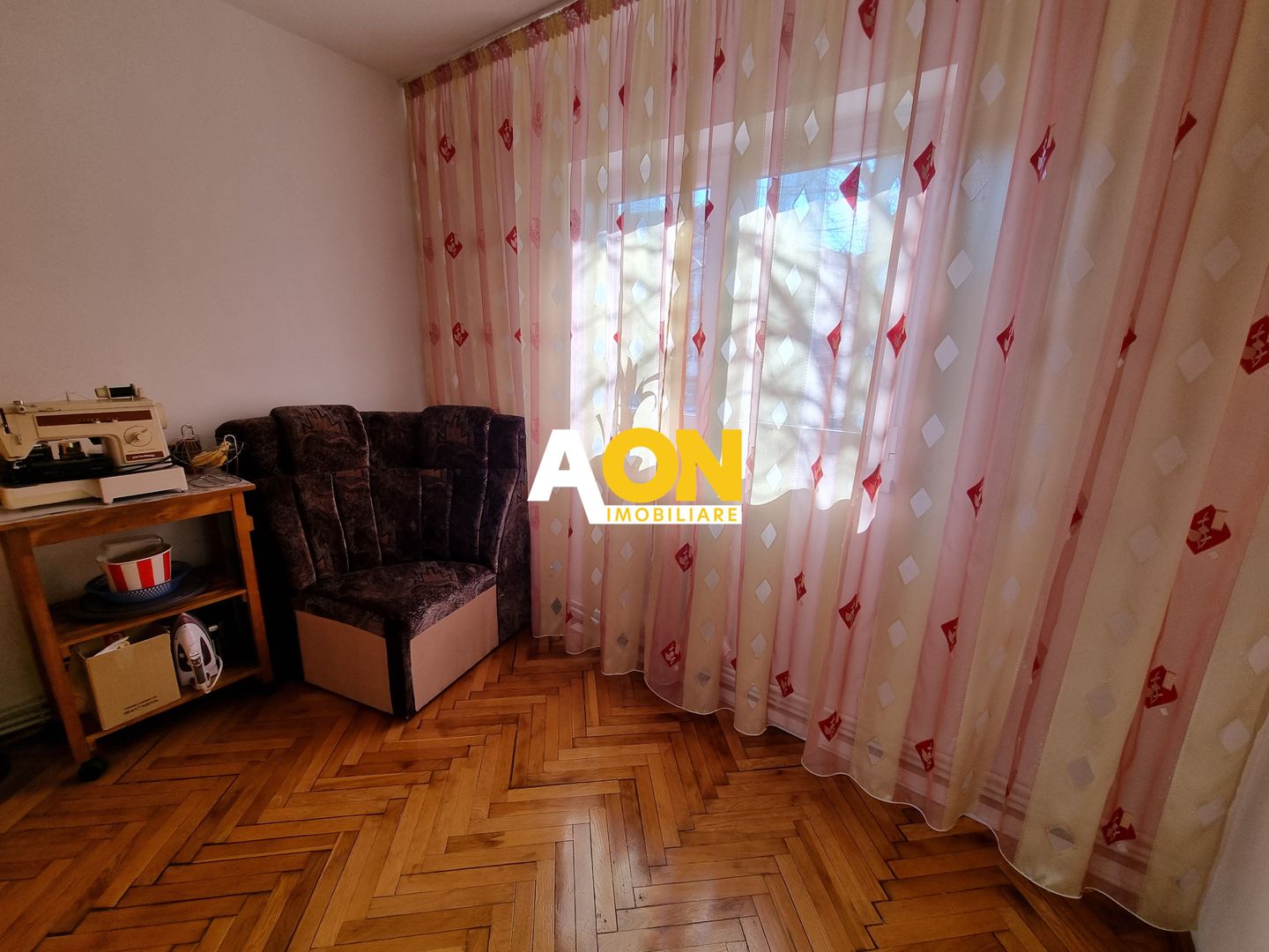De vanzare apartament 5 camere, etaj intermediar, Cetate - Poză 4