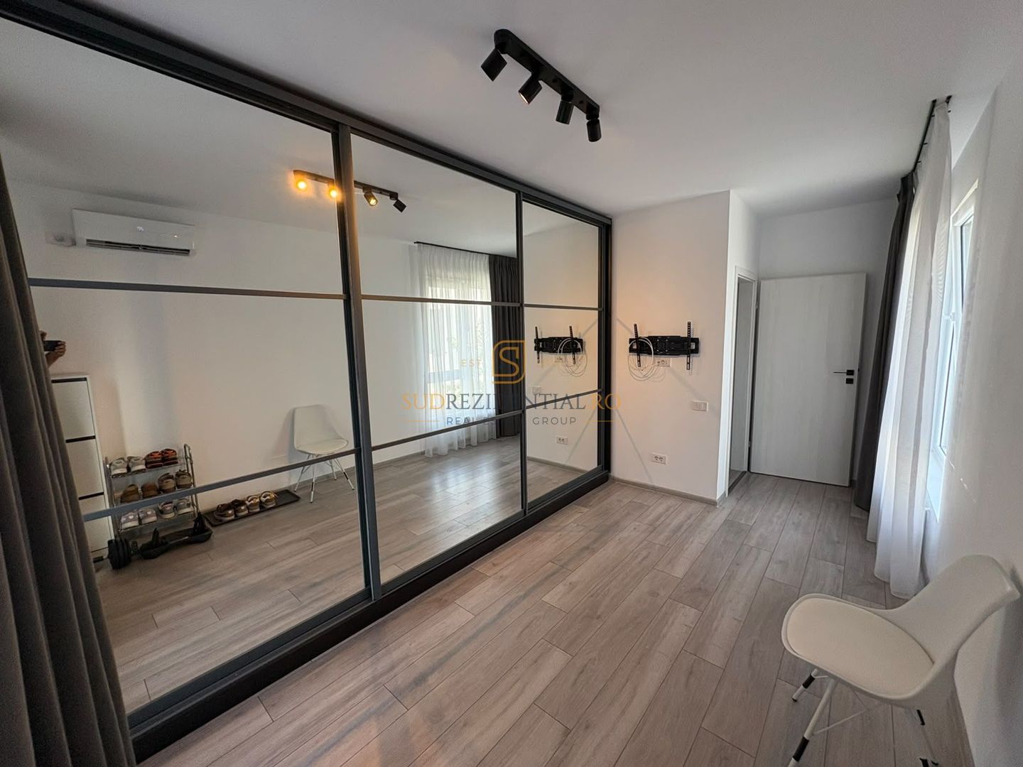 Duplex modern cu 4 camere, curte amenajata, com.Berceni - Poză 17