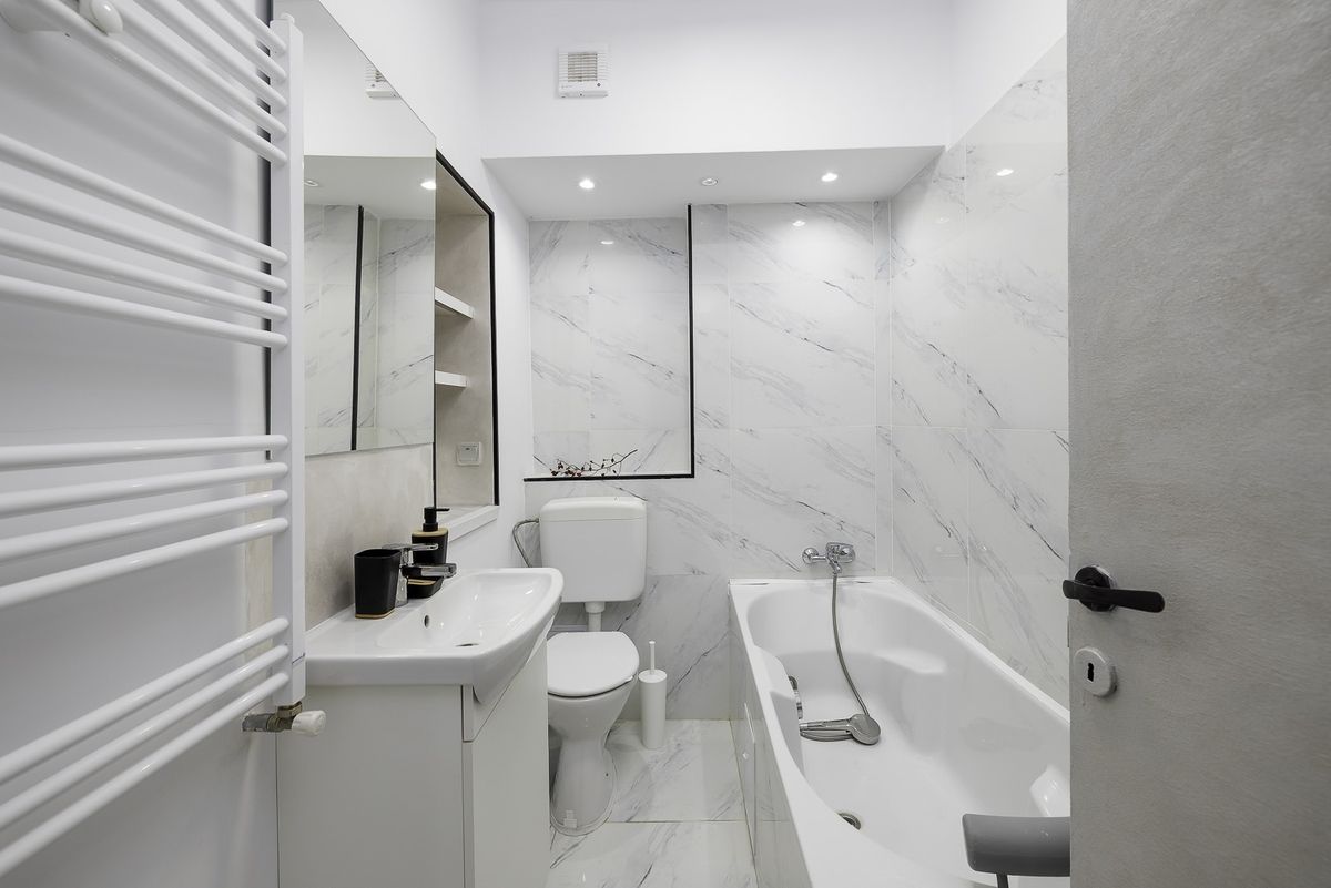 Închiriez apartament 2 camere la curte, Piața Muncii, centrală proprie - Poză 5