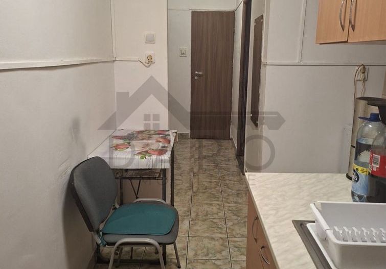 Vând apartament cu 3 camere zona Dâmbu Pietros aproape de bulevard . - Poză 8