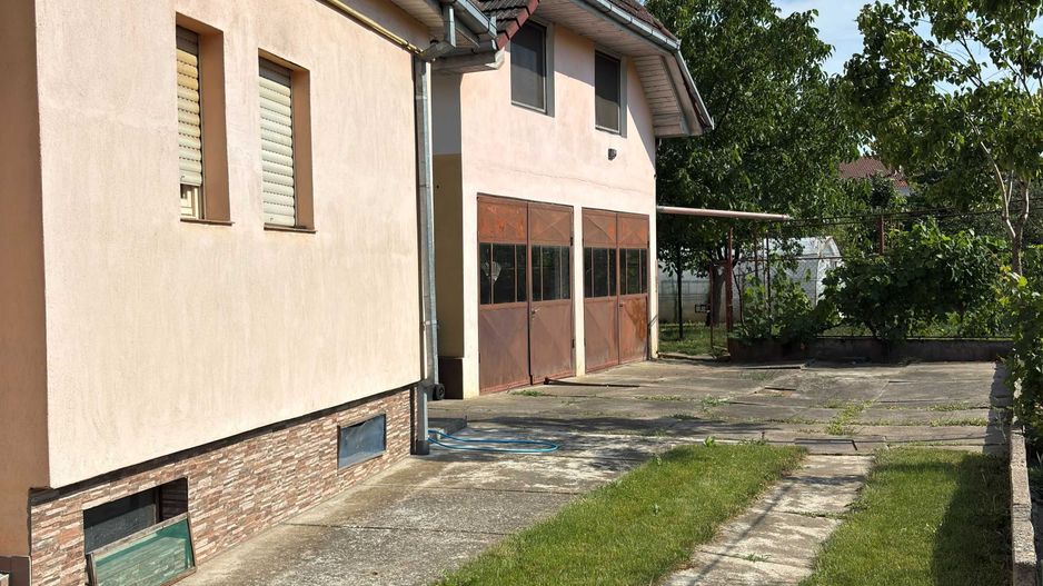 Casă deosebită cu grădină liniștită aproape de centru - Poză 1