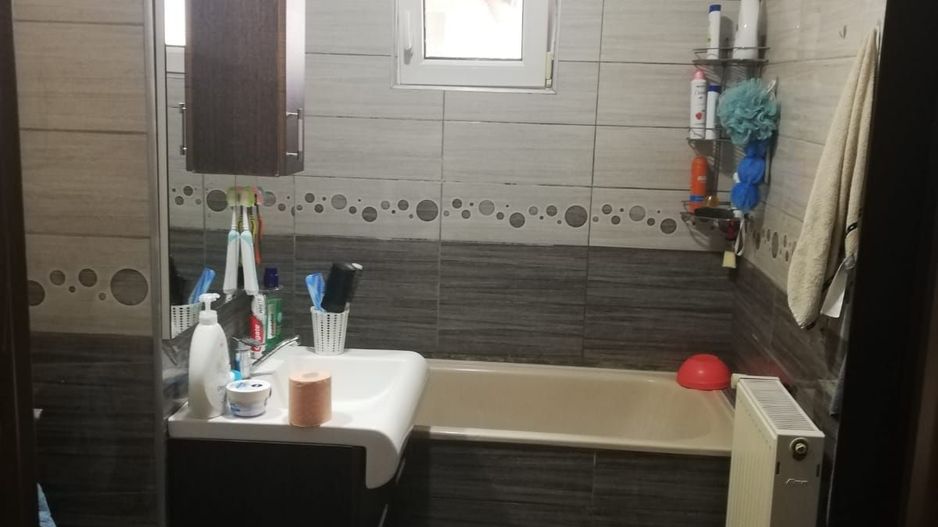 ageuropa.ro vinde ap 2 cam la etajul 4 în Carpați 2. - Poză 6