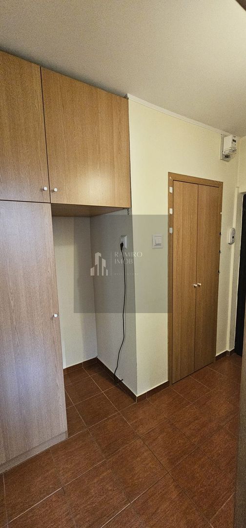 Garsoniera renovata 35 mp/ Metrou 1 decembrie la 3 minute - Poză 2