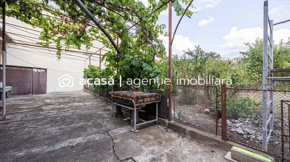 O casă în Grădiște, cu grădină proprie - teren 316 mp - Poză 3