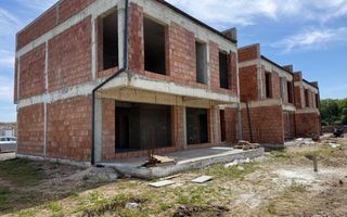 Eleganță și natură: vilă urbană exclusivistă în Tunari - Poză 1