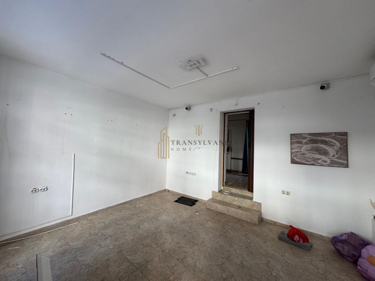 Spațiu comercial de închiriat în zona istorică cu vad pietonal - Poză 1