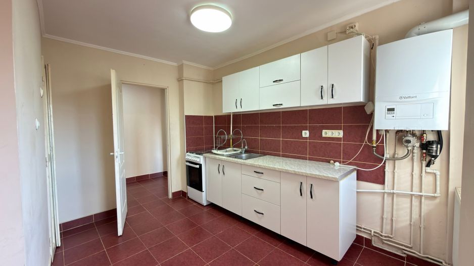 Apartament 3 camere MV1, Etaj IV / Str. Narcisei Nr.9 / Carei - Poză 2