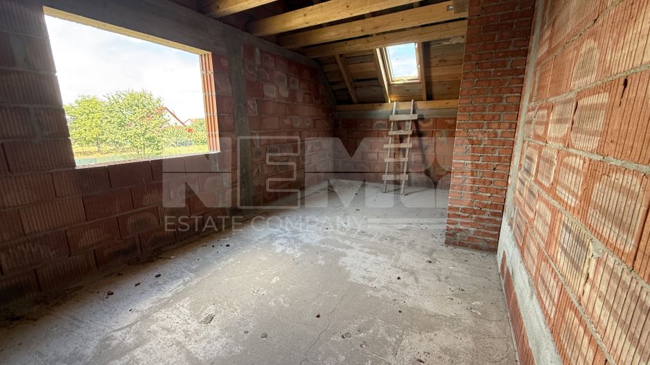 Casă de vânzare la roșu  | 220 mp | 1.200 mp teren - Poză 11
