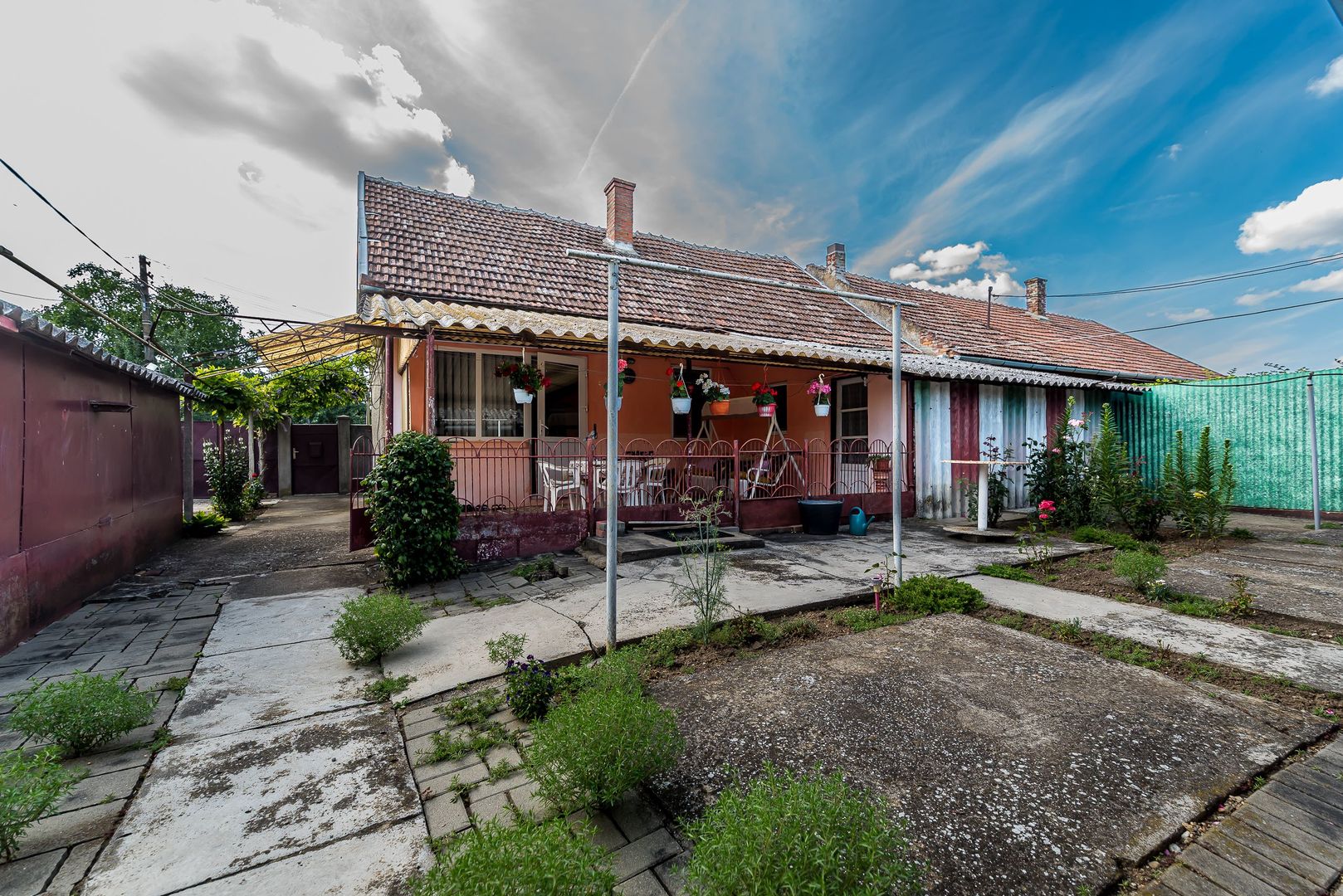 Casa 3 camere, bucatarie si baie, in zona centrala din Chisineu-Cris - Poză 6
