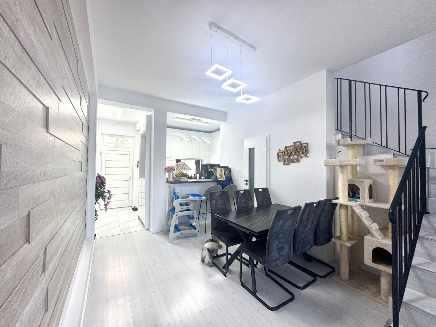 Casă înșiruită cu 4 camere, complet mobilată și utilată |Săcălaz| - Poză 7