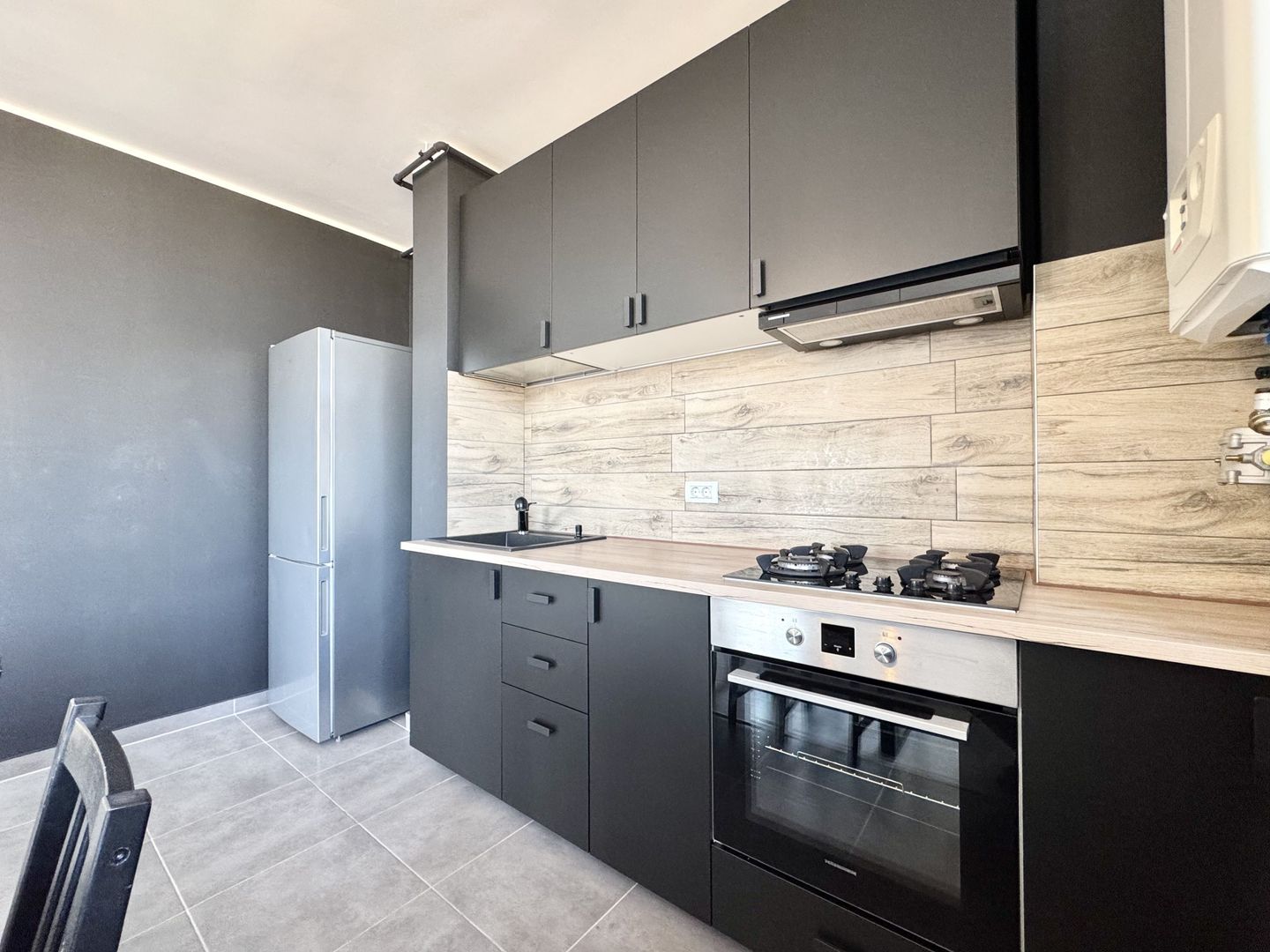 Apartament luminos cu 2 camere, balcon – zona Vox - Poză 13