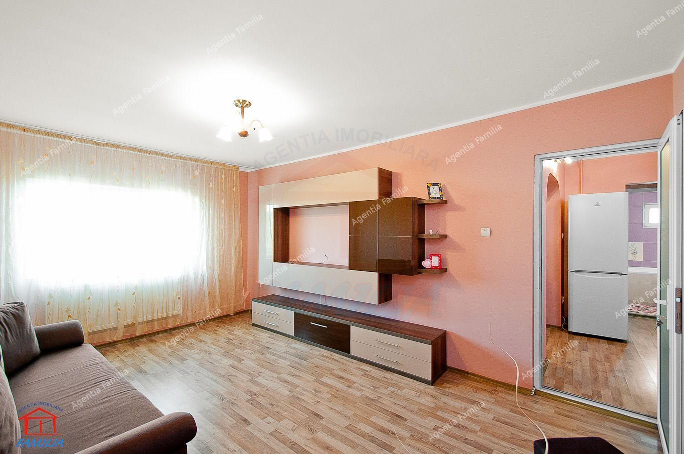 De vanzare apartament 2 camere Micro 39, etaj 3 - Poză 2