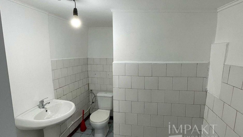 De închiriat spatiu comercial , zona centrala 80 m2 - Poză 7