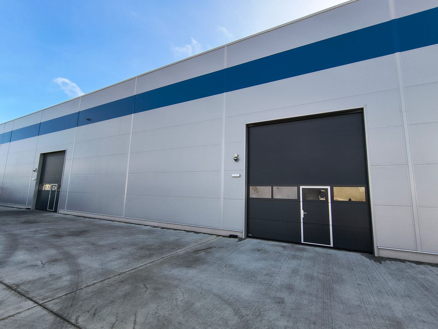 Hală industrială nouă, 2 000 mp. 3,5 Euro + TVA/lună/mp. Comision 0 - Poză 1