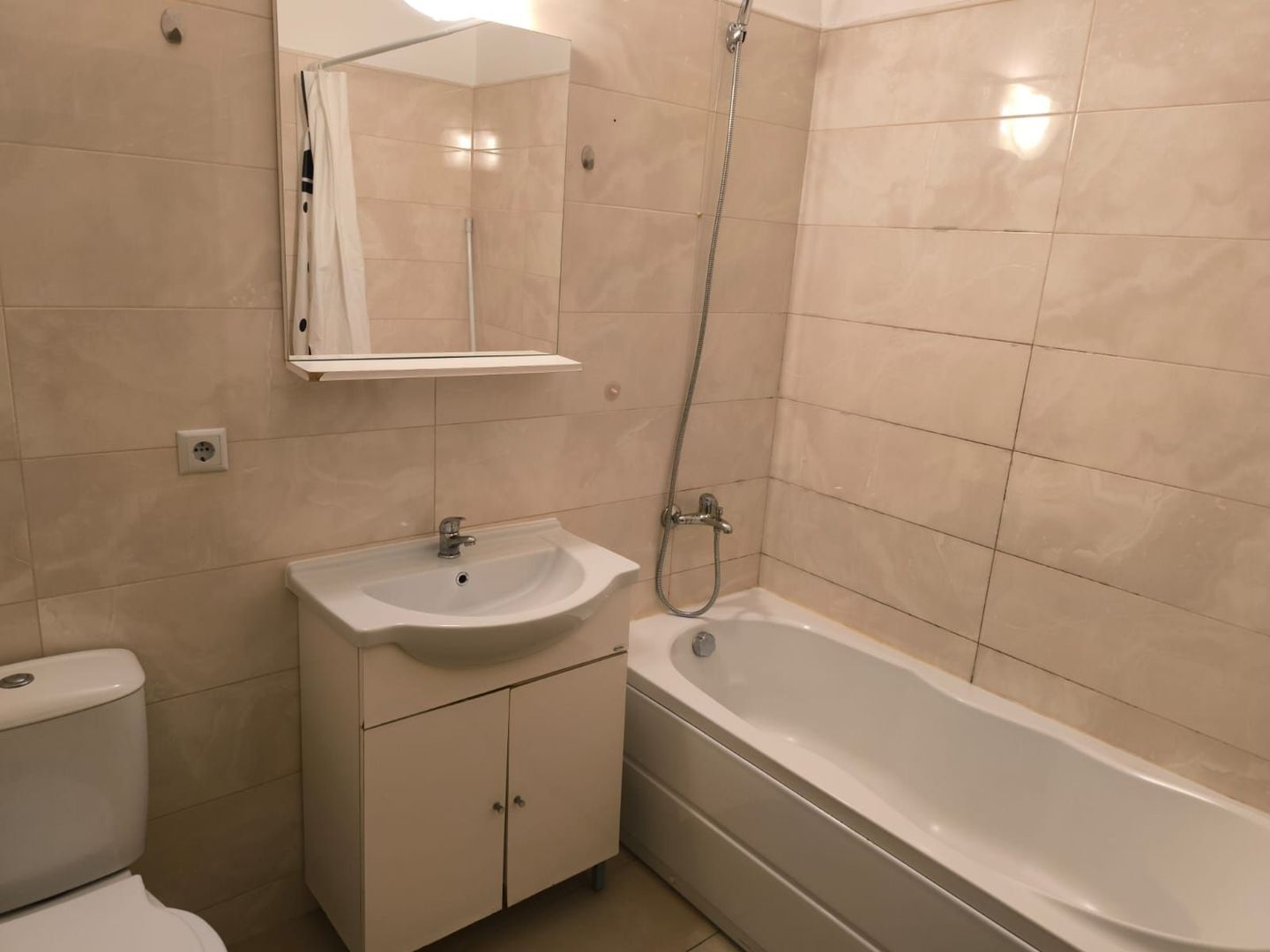 Apartament de inchiriat cu 3 camere si garaj strada Oasului 90 - Poză 8