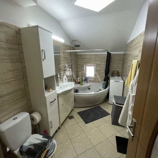 Apartament cu 3 camere, balcon, zona Florilor – Florești. - Poză 6