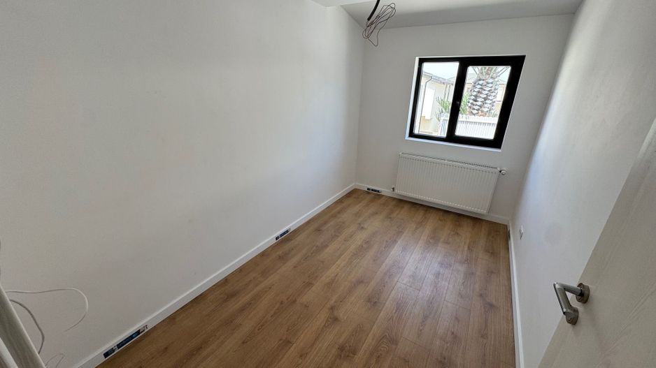 Vile 4 camere Tunari, Zona f buna, asfalt - Poză 10