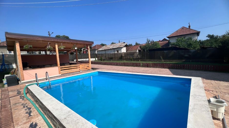 Casă spațioasă cu piscină, de vânzare în Simeria - Poză 7