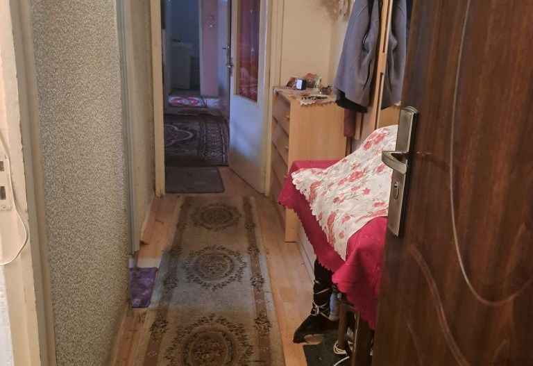 BRASADAS vinde ap 2 cam etaj 4/4 in Micro 16. - Poză 4