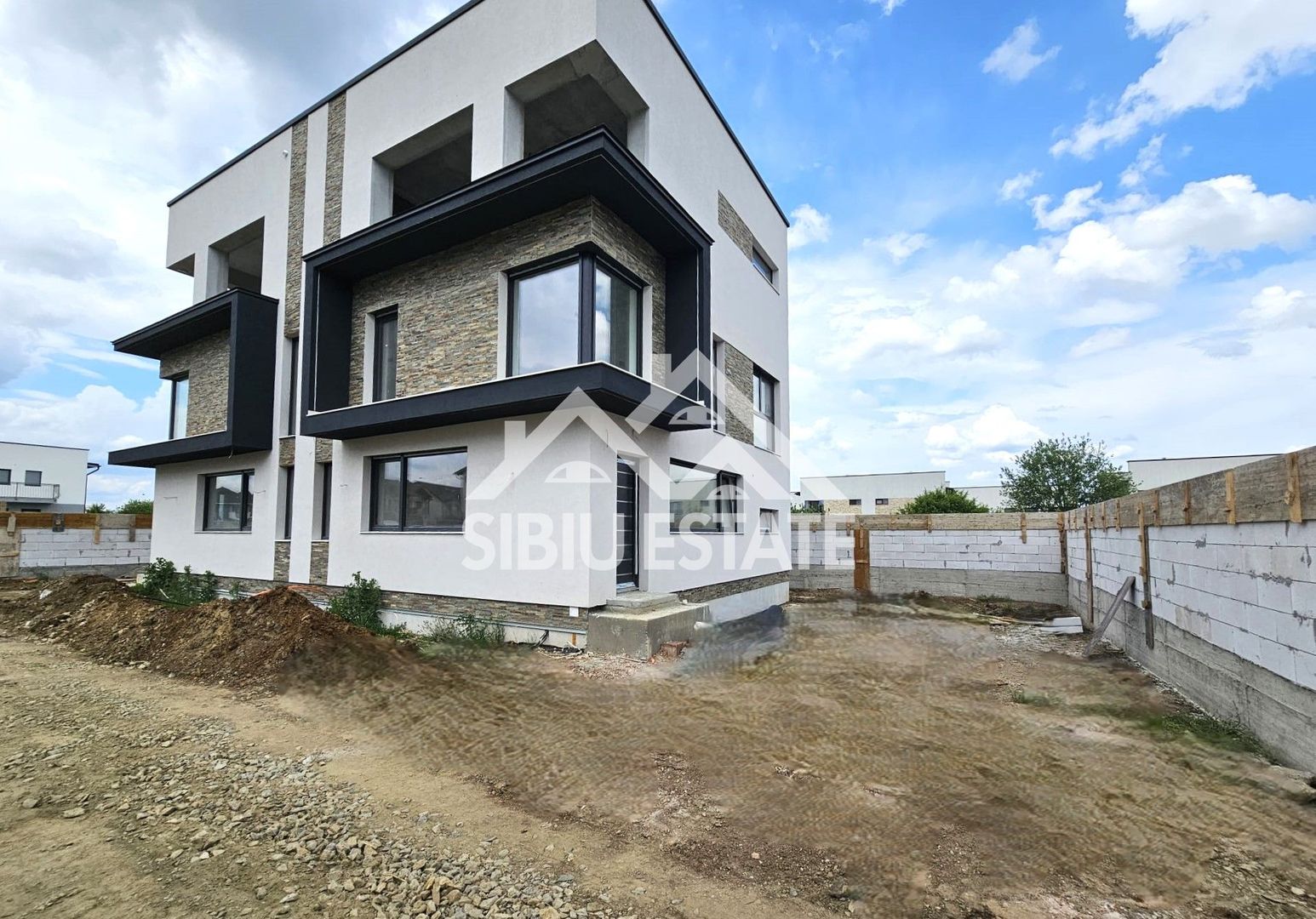 Casa Selimbar, Sibiu 3 dormitoare, 3 bai, terasa - Poză 2