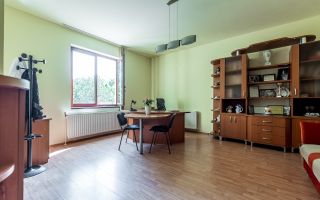 Imobil versatil D+P+E+M | Arteră principală Arad | Curte cu acces auto - Poză 2