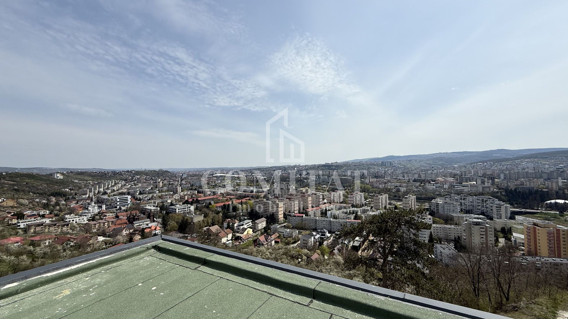 Casă generoasă cu panoramă și 256 mp terasă circulabilă - Poză 17