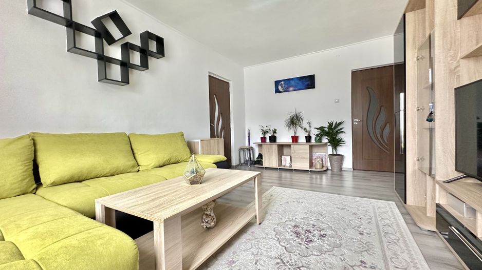 Vânzare apartament 3 camere mobilat,  parcare inclusă , Cartier Noua - Poză 2