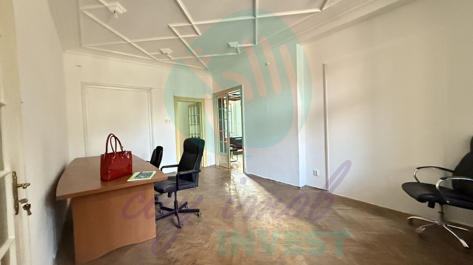 Eleganta, stil si mult potential intr-un apartament interbelic de 3 camere - Poză 6