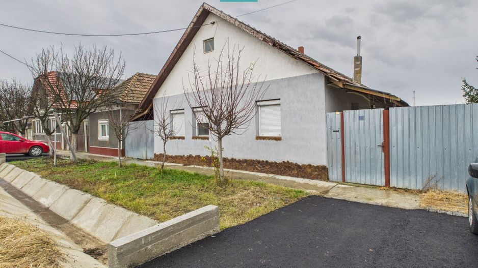 Casă cu 4 camere în Chișineu Criș - Poză 1