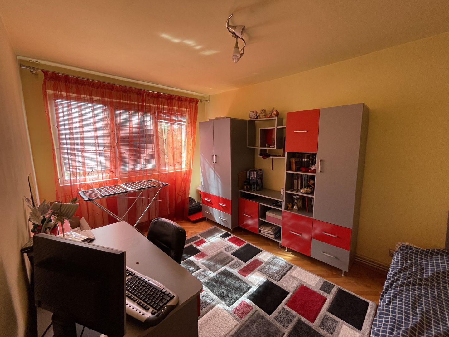 Apartament 4 camere, decomandat, zona excelenta, comison 0%. - Poză 4